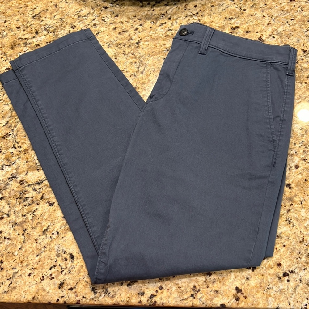 NWOT Express Men’s Athletic Stretch Khaki